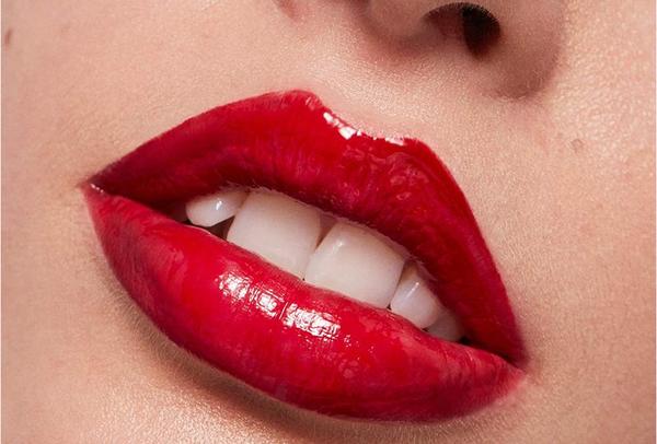 How to master vinyl red lips