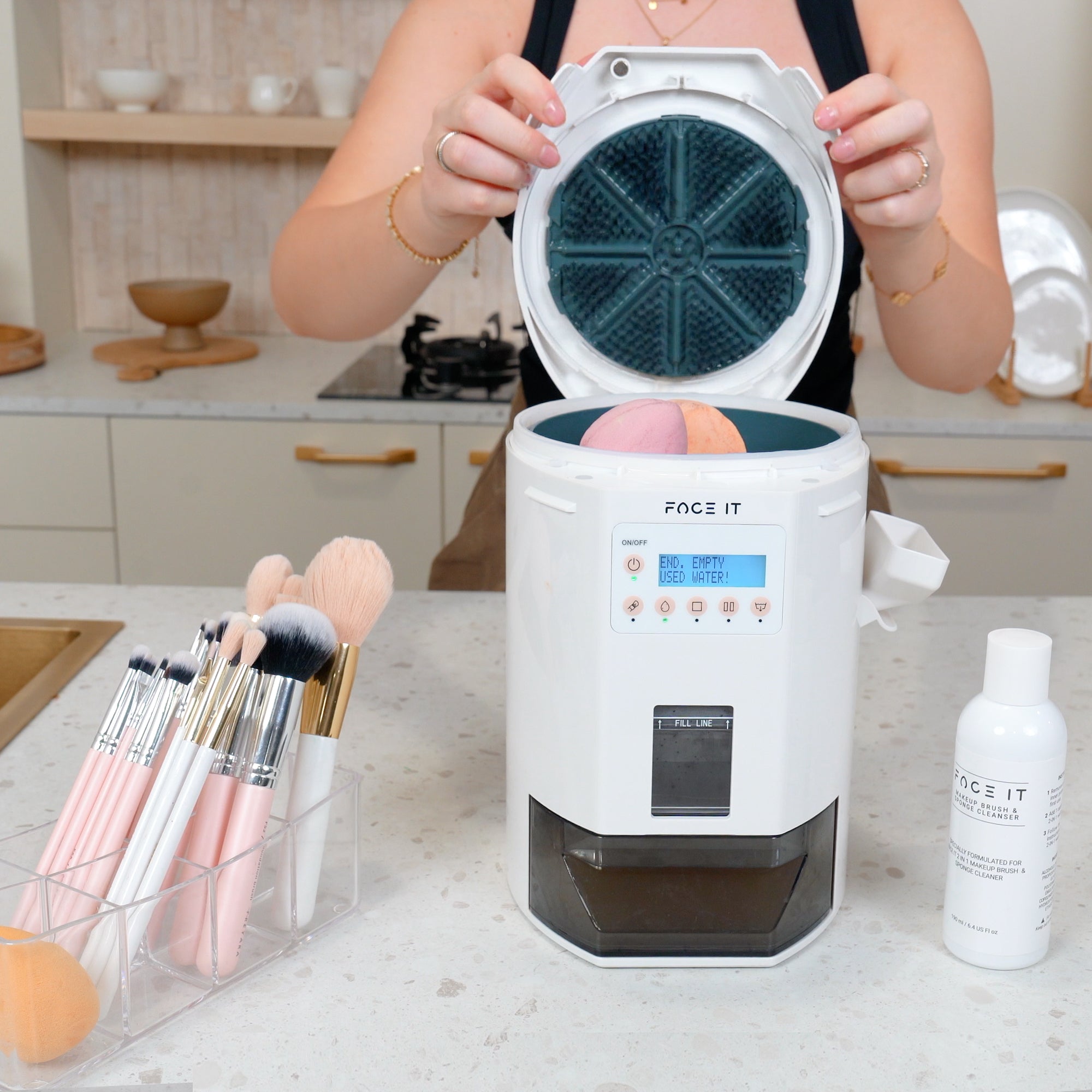 FACE IT MAKEUP BRUSH & SPONGE WASHING MACHINE